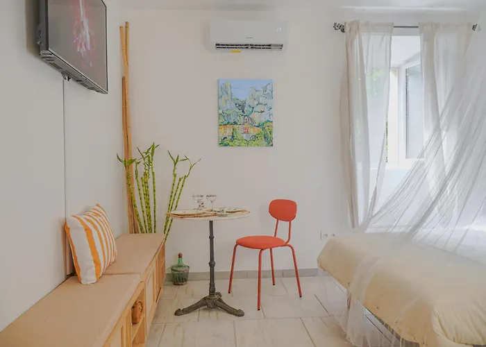 A Au Coeur Du Village *